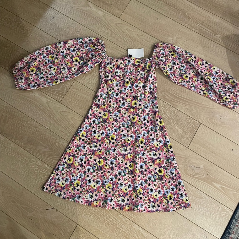 H&M NWTs! Size XS - flowery and flowy.